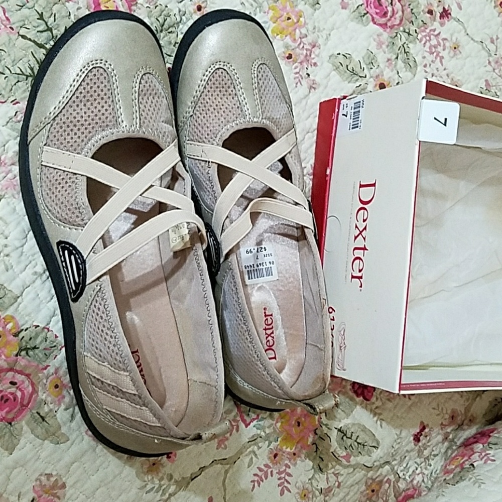 Dexter criss cross flats NWT tan shoes